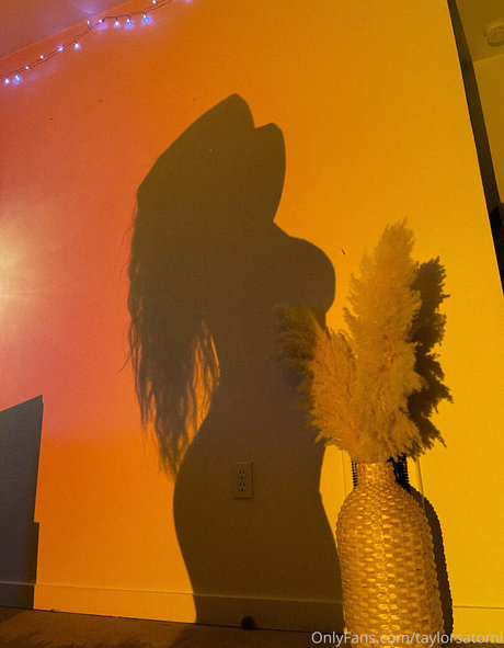 taylorsatomi erotic actress img