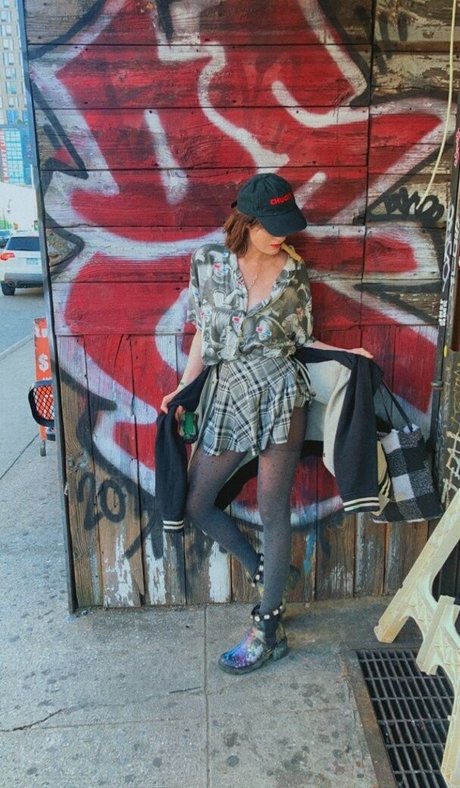 busty mom onlyfans sexy pics