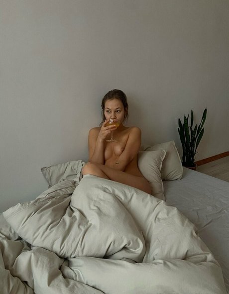 naturalbeibe model erotic pic