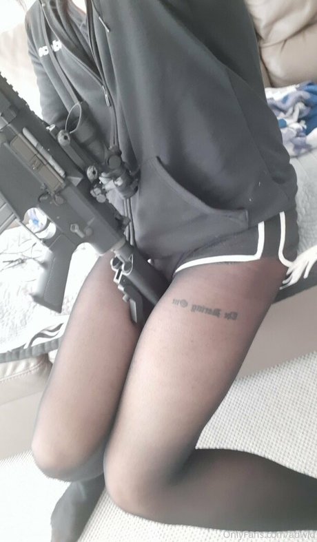 adwid nice model images