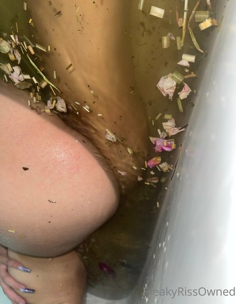 freakyriss xxx model images