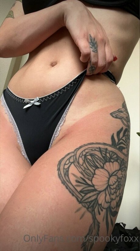 Spooky Foxx exclusive star archive