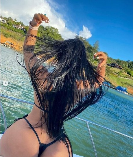 Caro Velez Betancourth sexy star img