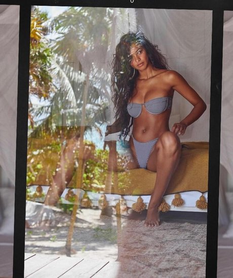 Lais Ribeiro naked star pic