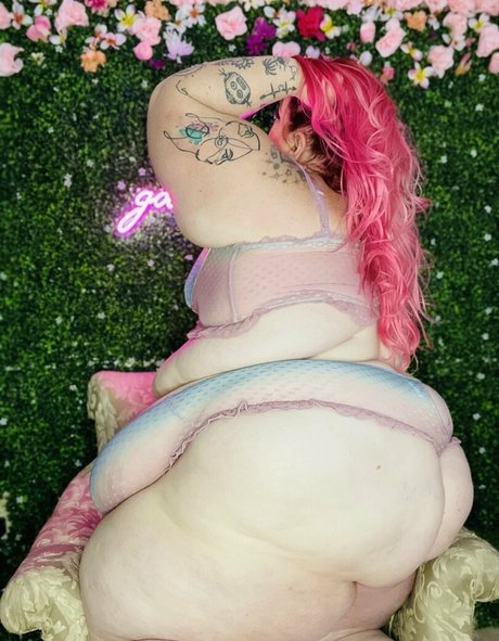 spanxbeluga nudes model picture