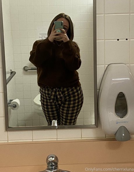 cherrixluna model erotic pictures