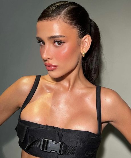 Livia Nunes Marques perfect pornstar images