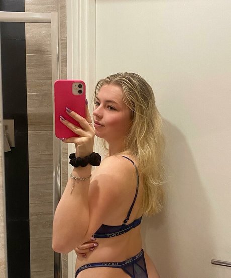 holliesworldd pornstar pretty img