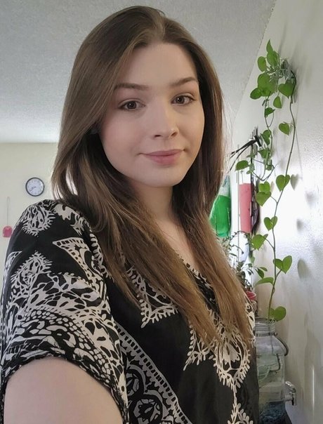 kyla21jj naked star img