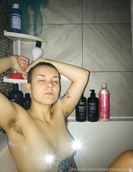 peachcreamzzz model picture