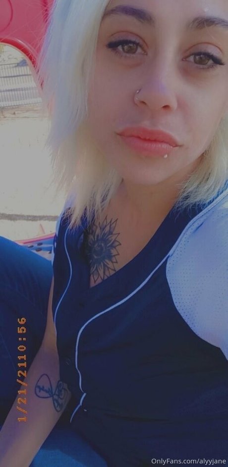 alyyjane free model pic