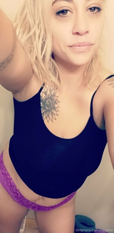 alyyjane model pics