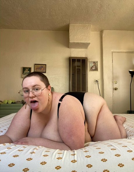 chubbyfrogprincess pornographic model img