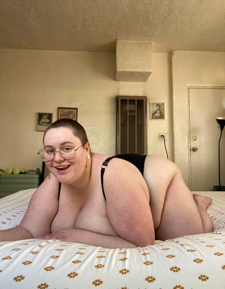 chubbyfrogprincess art model picture