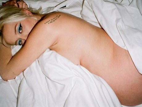 carolinevreeland pornstar nude image