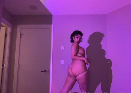 Ayshooshii model erotic photos