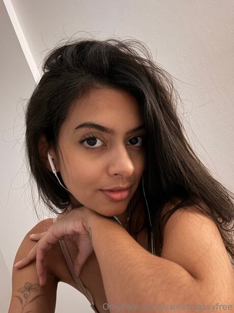 sweetclassyfree high quality model image