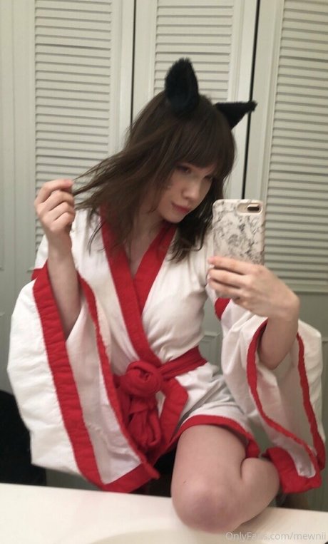 Mewnii model nudes pics
