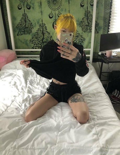 sadlittlesun nude model gallery