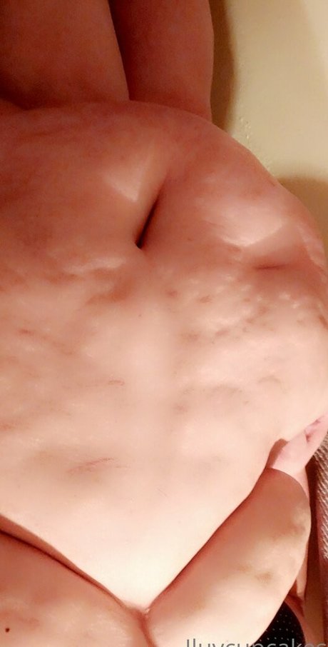 iluvcupcakes erotic pornstar photo