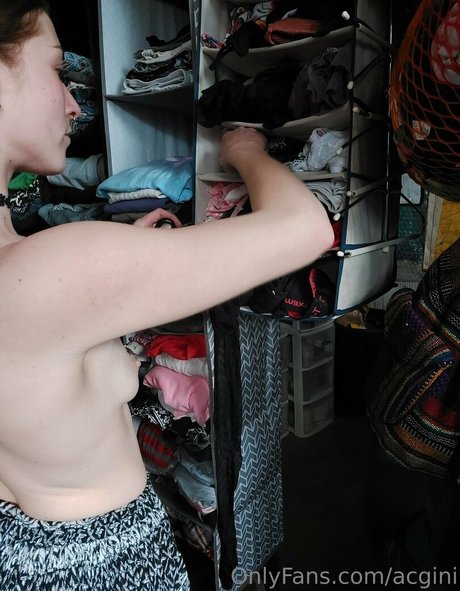 acgini nude star image