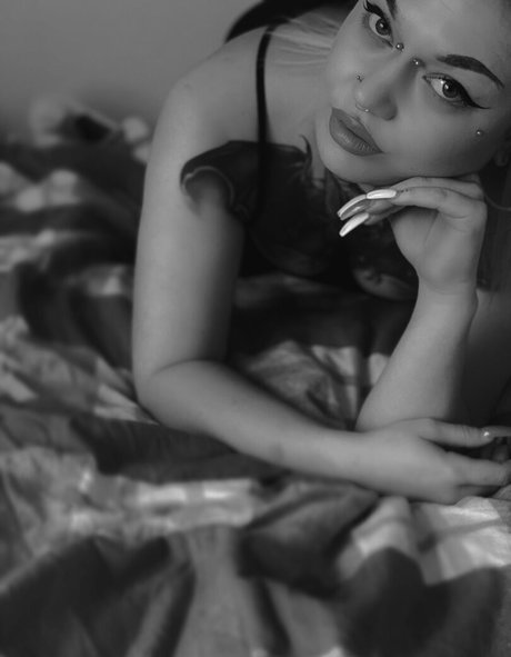 bat gyal perfect model picture