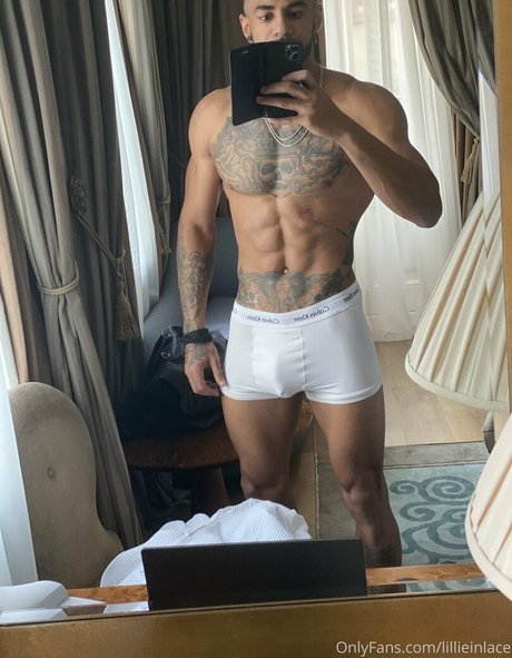 lillieinlace model perfect photo