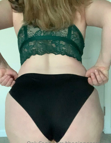 theejanessafree pretty pornstar image