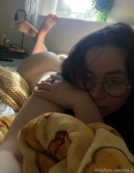 xoe jr porn model img