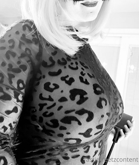 tastietreetz star erotic archive