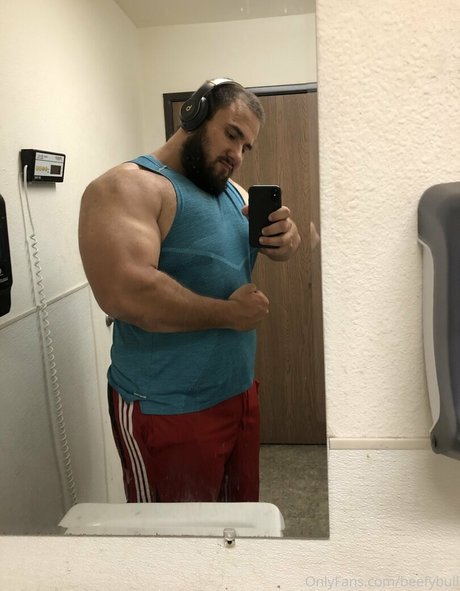 beefybull nudes model image