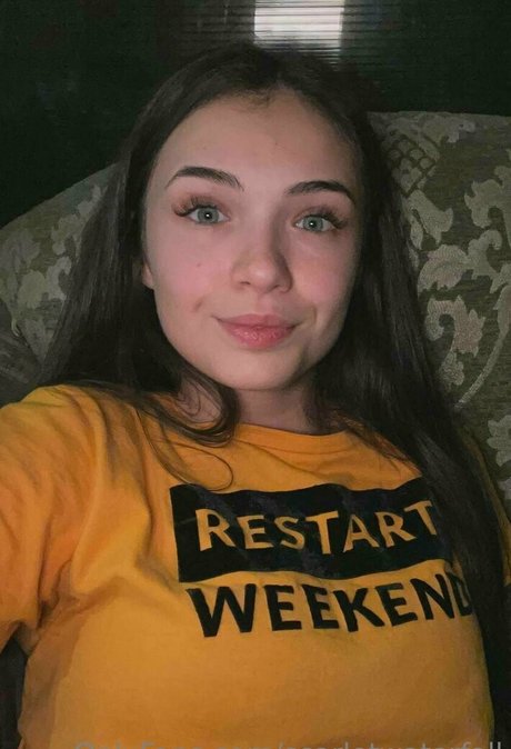 scarletwaterfall model perfect photos