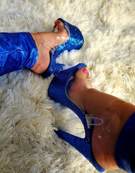 wonderfeetwoman model nude photos