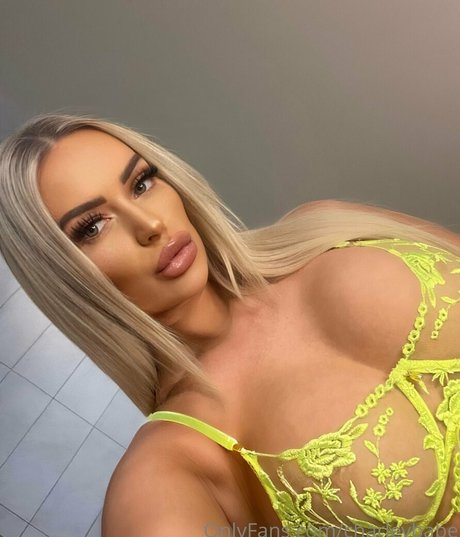 charleybabe model nude pictures