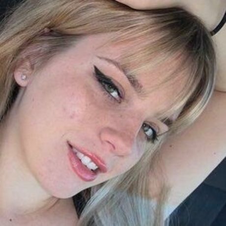 Xohalz444 pornstar image