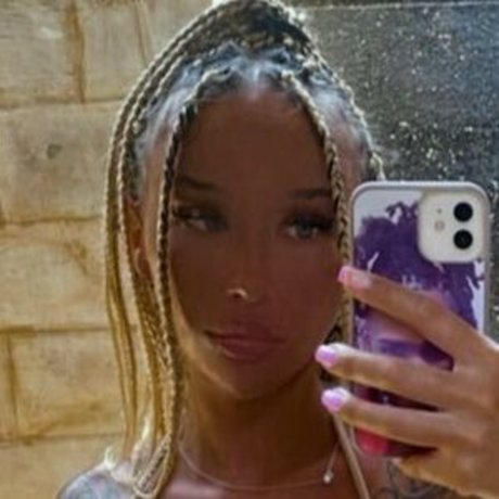 badgalamii nudes model photo