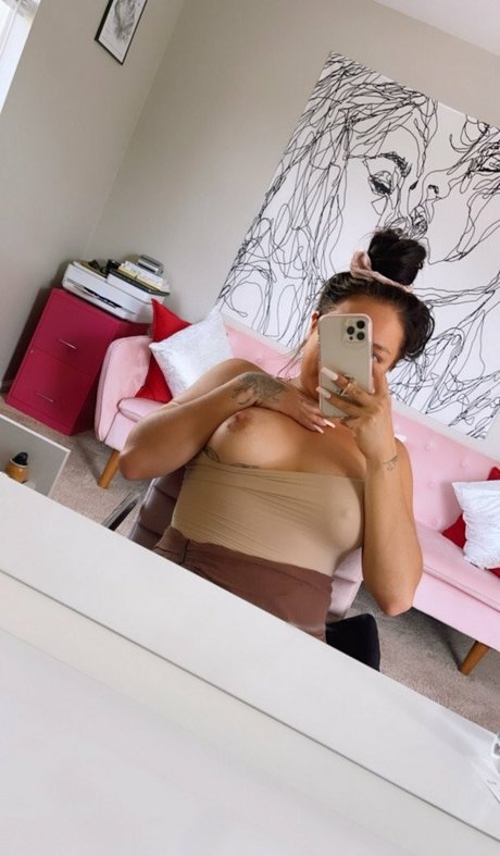 Baddy Bina free model pics