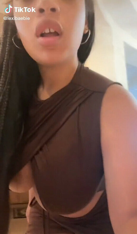 Lexxiibaebie model naked pic