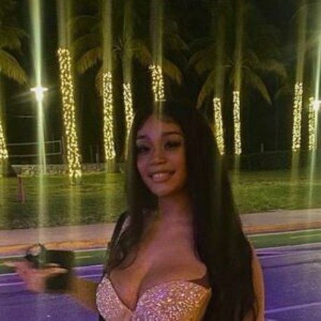 Lexxiibaebie pornographic actress picture