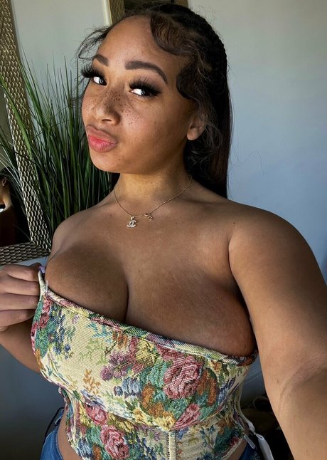 Lexxiibaebie pornstar sexy picture