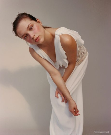 Sophie Cookson adult actress img