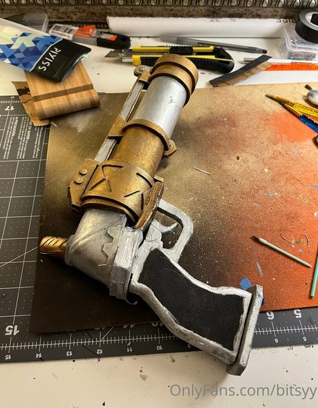 bitsyy beautiful model image