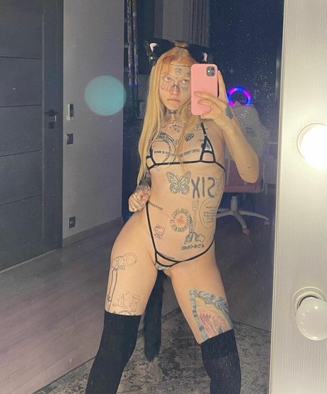 dtlowtcktpiilwh sexy model picture