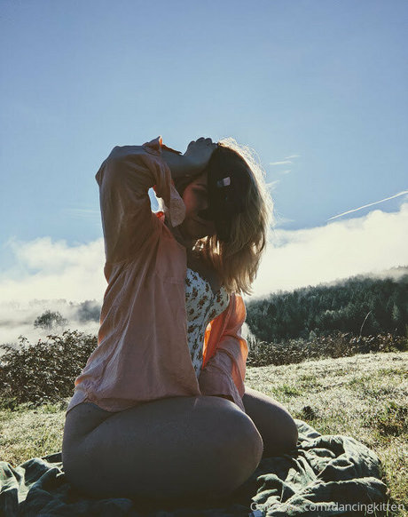 dancingkitten model high quality image