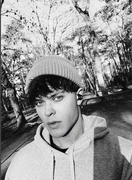 andrewad model xxx pic