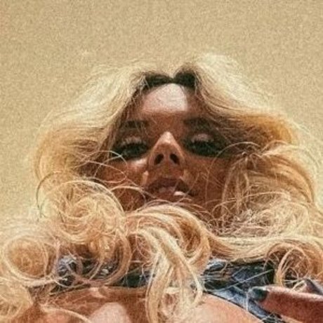 Tay Melo adult model photos