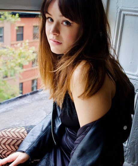 Hayley Orrantia free pornstar picture