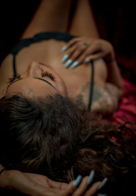 arielstripfree pornstar high quality picture