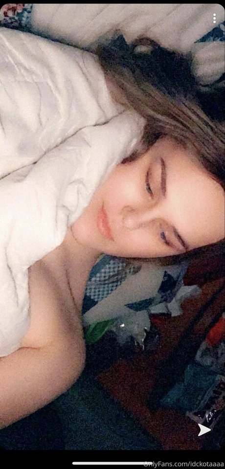 idckotaaaa pornstar nude photo