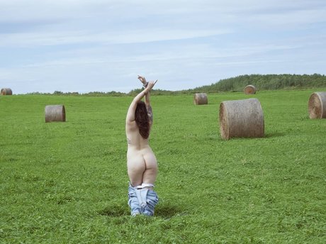 SarahCJB Quick model image